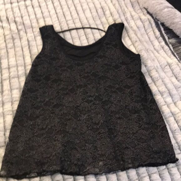 Beautiful lace tank top - Picture 4 of 5